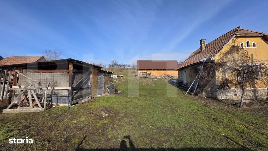 Casa cu teren 3.800 mp, cu 35 m front stradal, la 10 km de Bistrita, M - 3