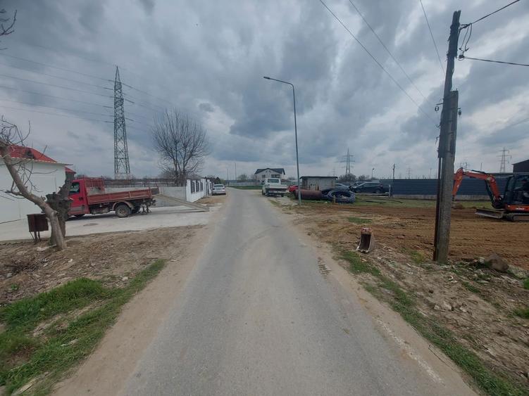 Vand parcele , teren intravilan , stradal, cu toate utilitatile - 7