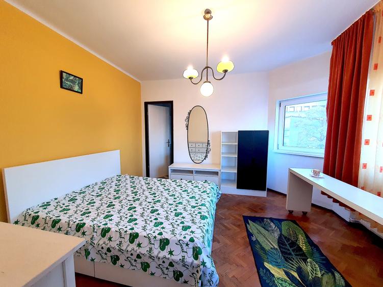 Piata Romana, 3 camere de vanzare, cu centrala - 10