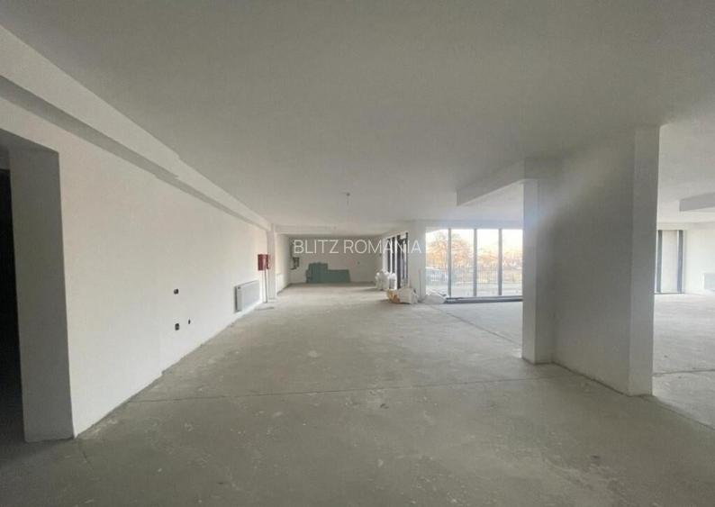 Spatiu comercial de 269 mp! Vad foarte bun !