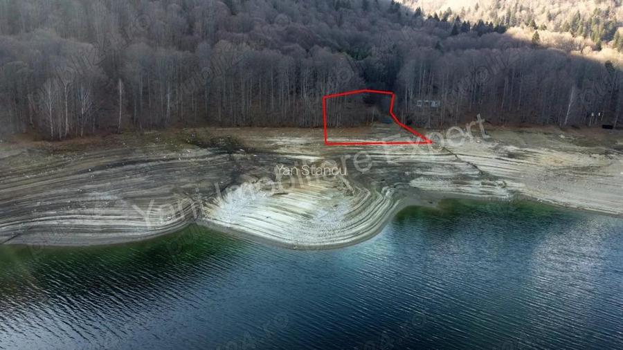 De vanzare teren deosebit, situat pe malul lacului Vidraru Transfagara?an.