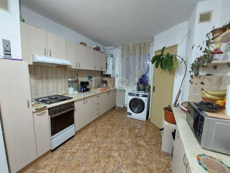 Apartament 3 camere decomandat, etaj intermediar, zona Minerva - 1