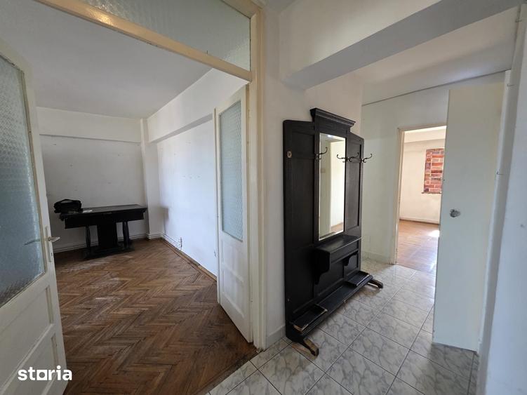 Apartament cu 3 camere decomandat în Decebal