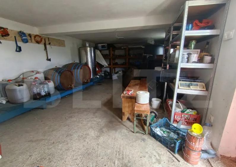 Casa de vanzare, cu 4 camere, 300 mp, zona exterior sud - 12