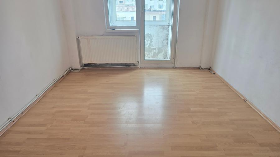 Vand apartament 2 camere decomandat in Deva, zona Micro 15, etaj 7, - 2