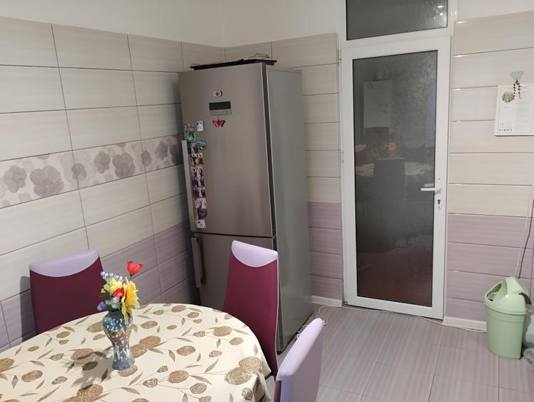 Apartament cu 3 camere de vanzare - 2