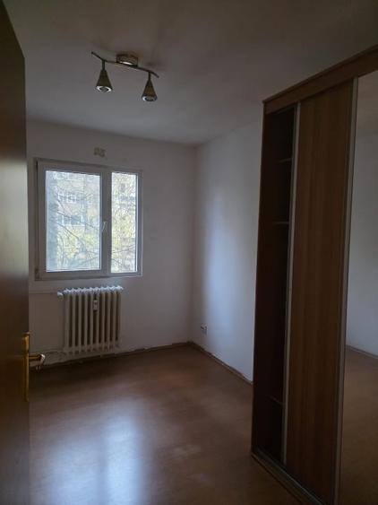 Apartament cu 4 camere semidecomandat, mobilat în Gorjului