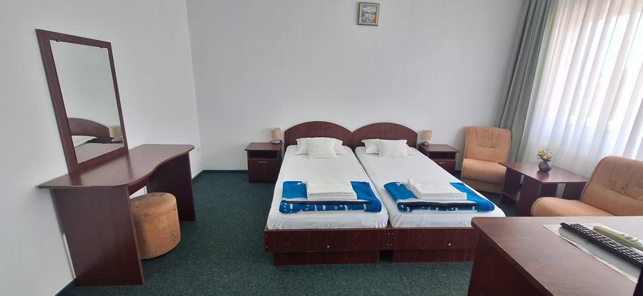 EXCLUSIV - OCAZIE ! EFORIE SUD FRONTAL MARE COMPLEX TURISTIC 3.745 MP. 30 CAMERE - 21