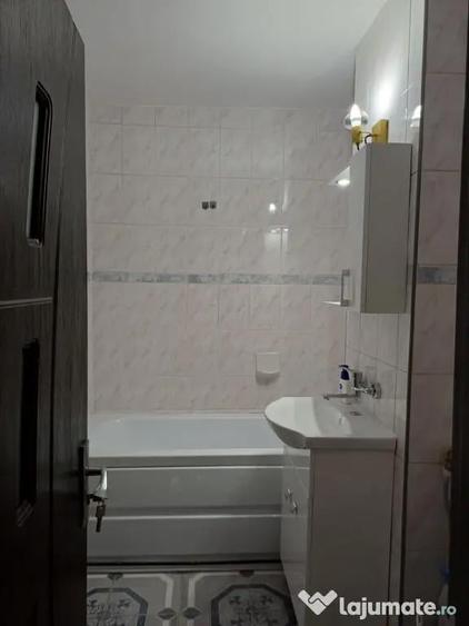 Inchiriez apartament cu doua camere str. Stirenului - 8