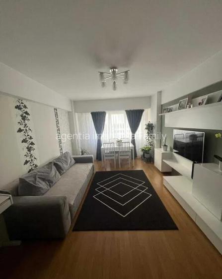 Apartament cu 3 camere decomandate zona Obcini - intrare Apartament cu 3 camere decomandate zona Obcini - intrare