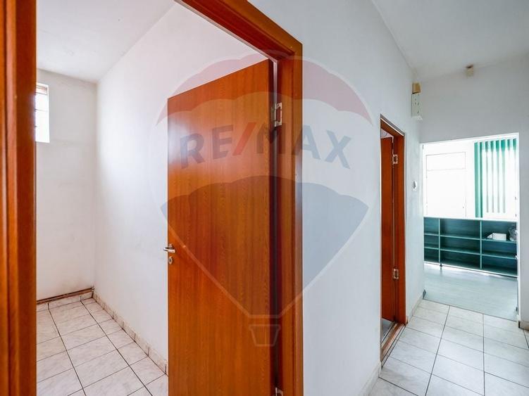 Casa cu destinatie de spatiu comercial, zona Episcopia - 14