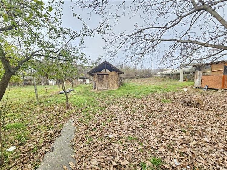 Izvoare - teren intravilan - 1.365mp -  dubla deschidere - 2