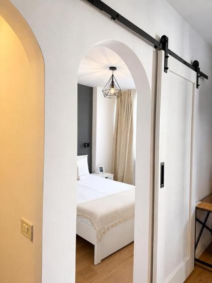 Apartament cu 2 camere semidecomandat în P-ța Unirii