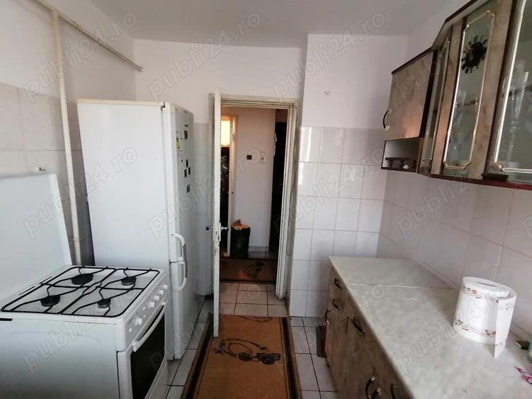 Inchiriez apartament cu 2 camere situat in Caracal, cartier gara, etaj 2 - 6