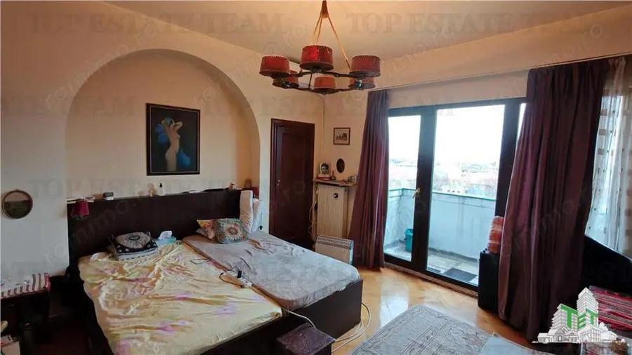 Apartament de 3 camere ultracentral, 2 intrari, lift cu acces privat, pod pentru depozitare, central - 17