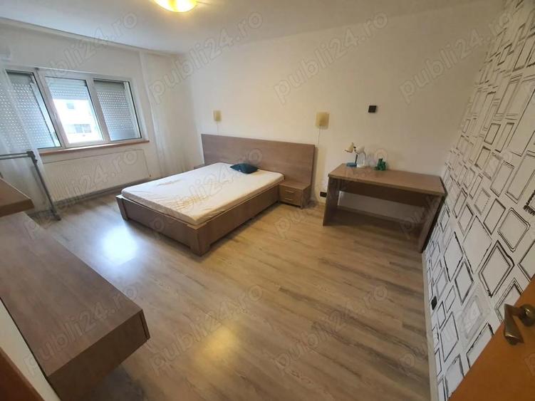 Vand apartament decomandat, cu 3 camere, in 1 mai - 10