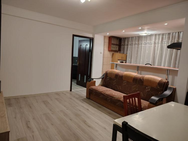 Eroii Revolutiei, doua minute metrou - 4