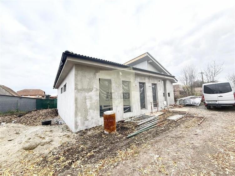 Casa individuala cu 4 camere 3 bai si 390 mp teren in Sura Mica - 18