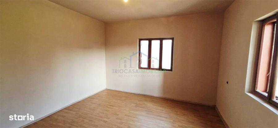 Casa Bradesti , teren intravilan 7952 mp , deschidere 33 m la DE 70 - 7