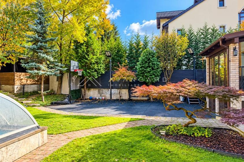 Casă individuală cu 10 camere cu Piscina în Central