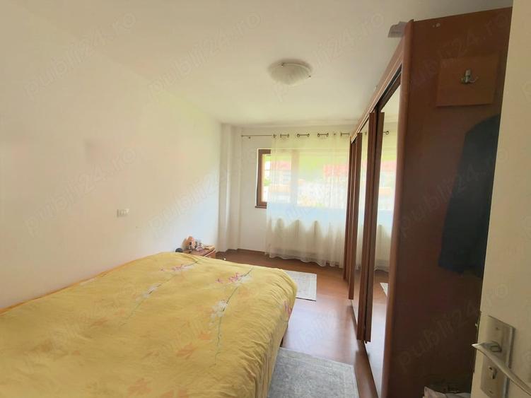 Apartament cu 4 camere decomandat în Răcădău