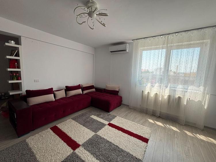 Apartament cu 4 camere semidecomandat în 1 Mai