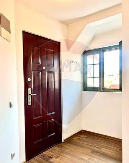 Apartament in zona Centrala, et.1, curte privata. - 1