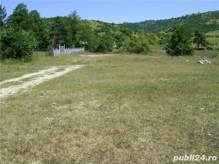 Teren de 2100 mp, în Eșelnița