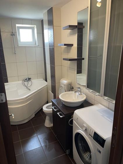 Apartament cu 3 camere decomandat în Decebal