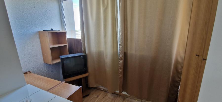 Apartament cu 3 camere semidecomandat, mobilat în Gării