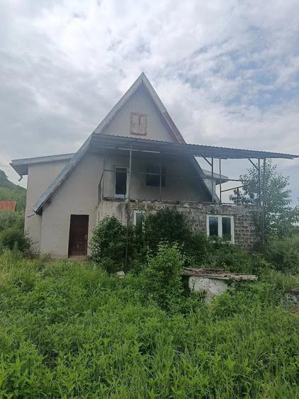 Casă cu Teren 1300 Mp în Tărcaia