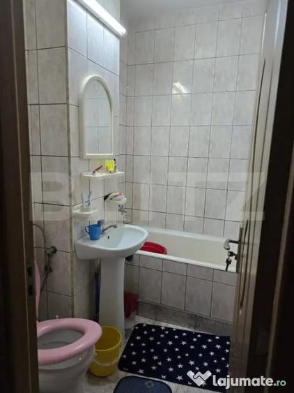Apartament cu 3 camere decomandat în Soarelui
