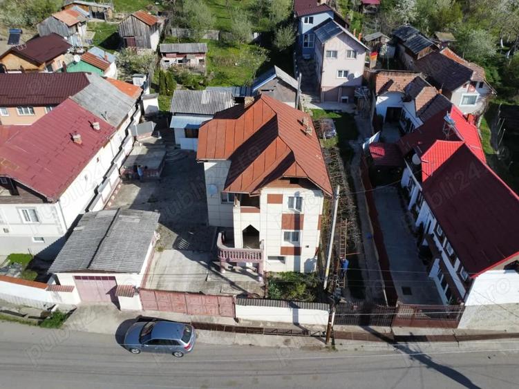 Casă cu 6 camere în Valea