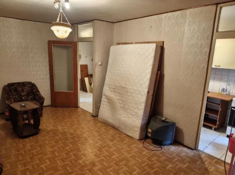Garsonieră decomandată în Baba Novac