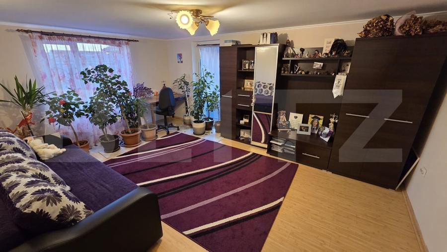 Casă individuală cu 7 camere cu Garaj în Cetate