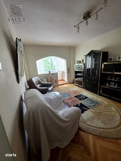 Apartament cu 3 camere semidecomandat, mobilat în Pantelimon