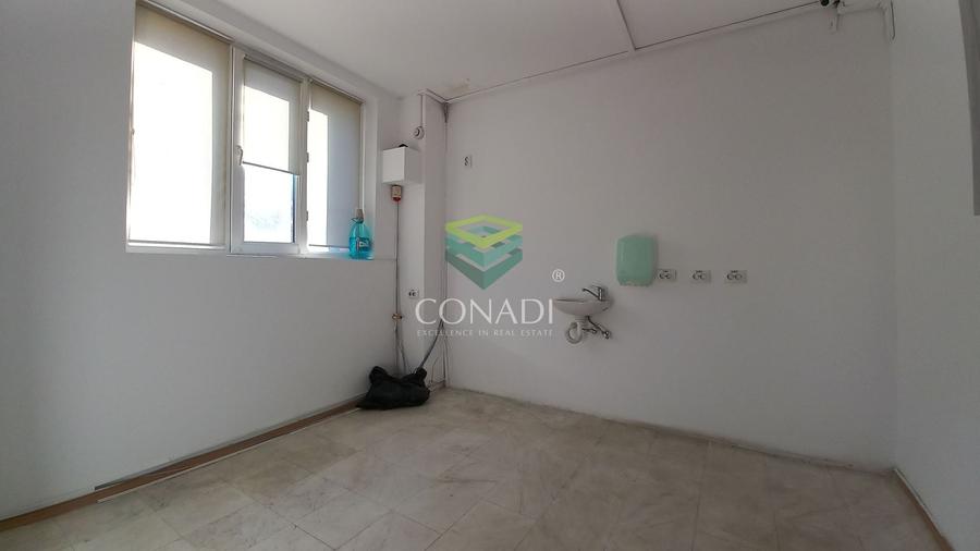 Casă individuală cu 10 camere cu Canalizare în Băneasa