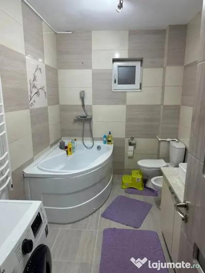 Apartament cu 2 camere decomandat, mobilat în Central