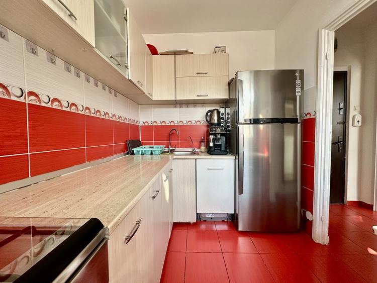 Apartament cu 2 camere semidecomandat, mobilat în 1 Mai