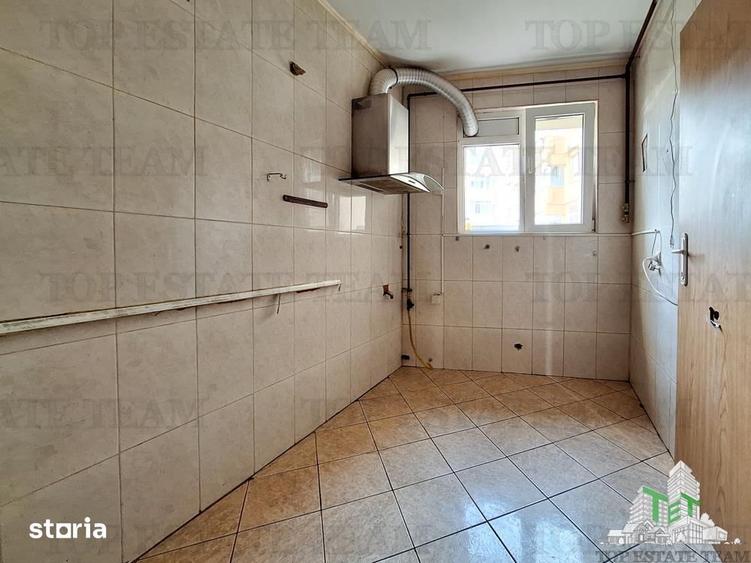 Apartament cu 4 camere decomandat în Colentina