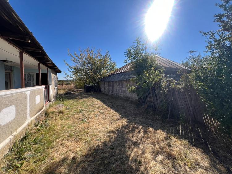 Casă cu 3 camere cu Teren 1000 Mp în Stoiculești