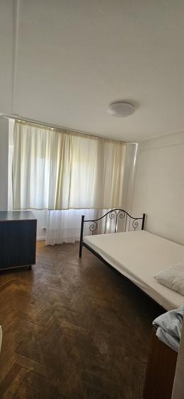 Apartament cu 4 camere decomandat, mobilat în Iancului
