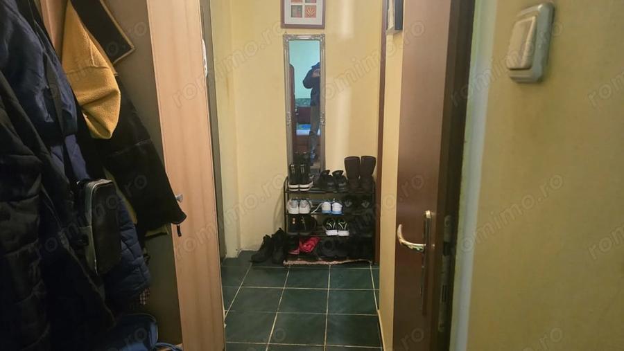Apartament cu 3 camere semidecomandat în Dacia