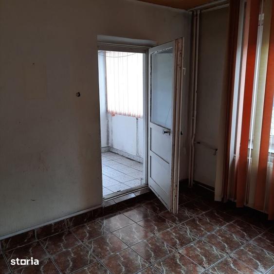 Apartament cu 4 camere în Berceni