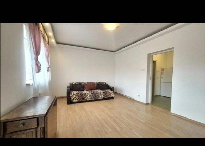 Apartament cu 3 camere circular, mobilat în Răcădău