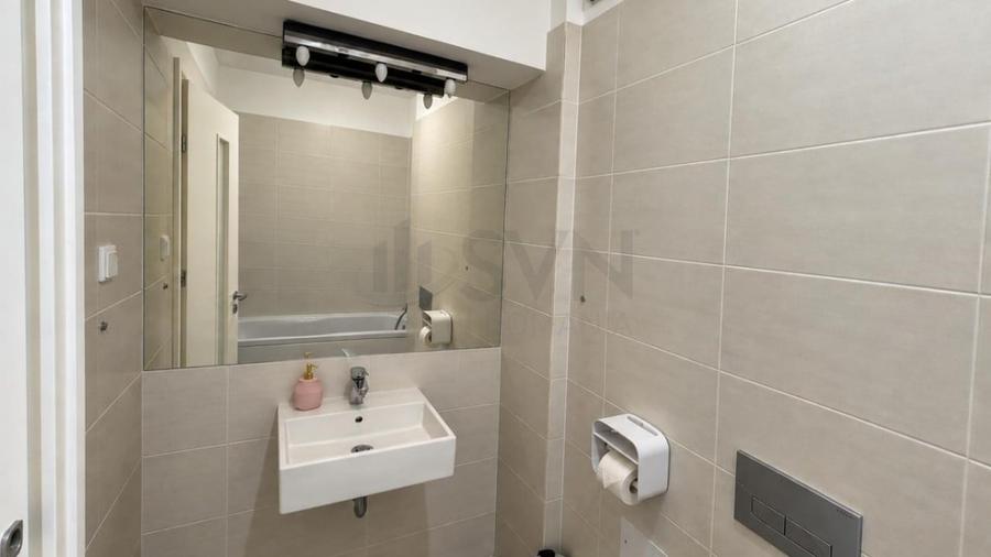Apartament cu 3 camere semidecomandat în Barbu Văcărescu