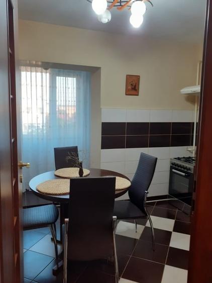 Apartament cu 3 camere semidecomandat, mobilat în Aluta