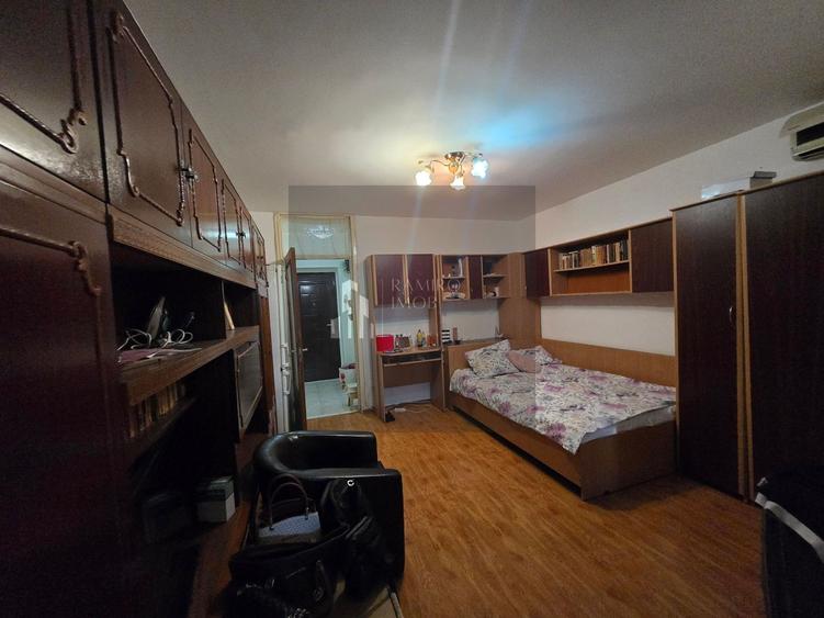 Garsonieră decomandată, mobilată în Vitan
