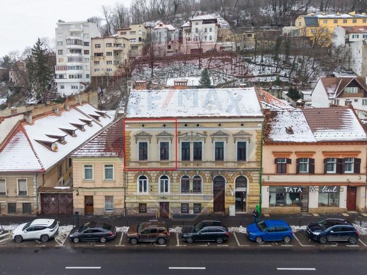 Apartament in casa Centrul Istoric cu potential - 1