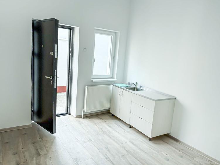 Direct proprietar inchiriez sau vand casa la curte 4 camere + curte - 6